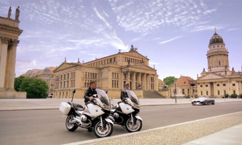 BMW motociklai bei „ConnectDrive Vision Roadster“ automobilis