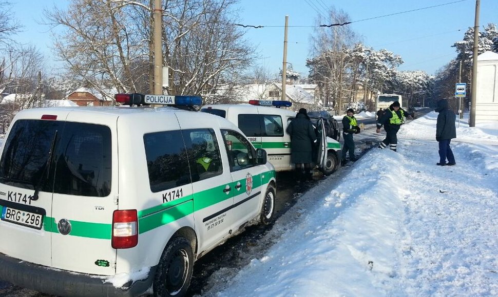 Kaune sudegė automobilis BMW