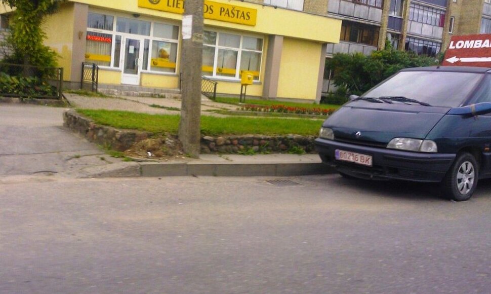 Reklama ant automobilio
