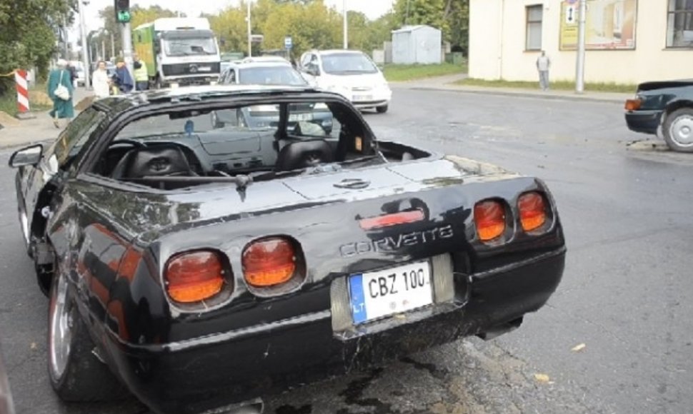 Kaune sudaužytas „Chevrolet Corvette“