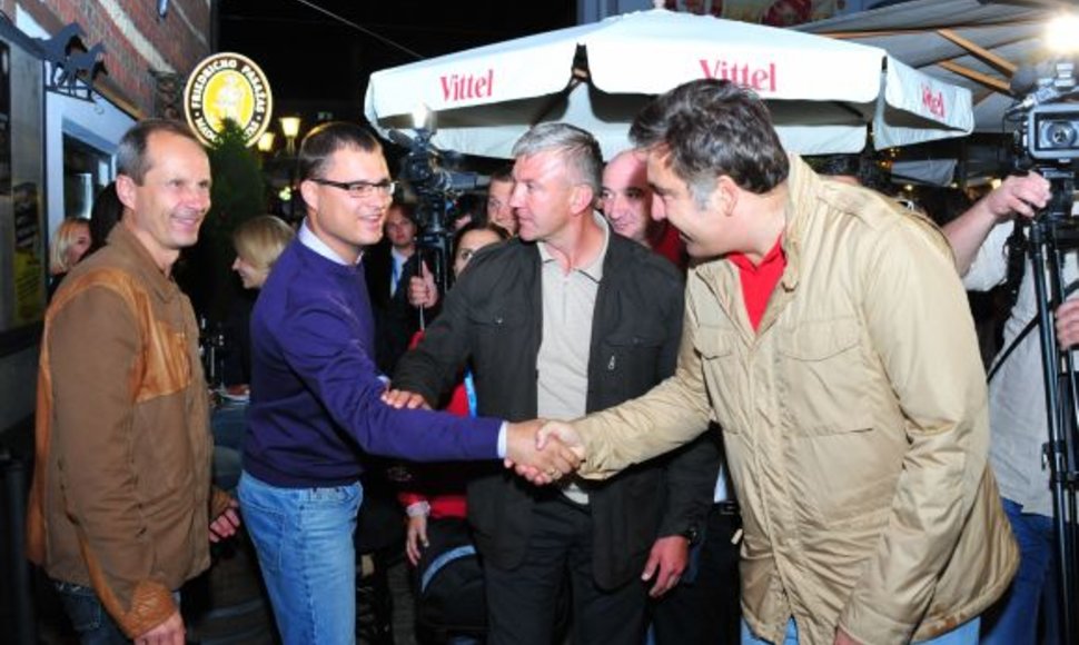Pasveikinti sirgalių atvyko ir Gruzijos prezidentas Michailas Saakašvilis (kairėje)