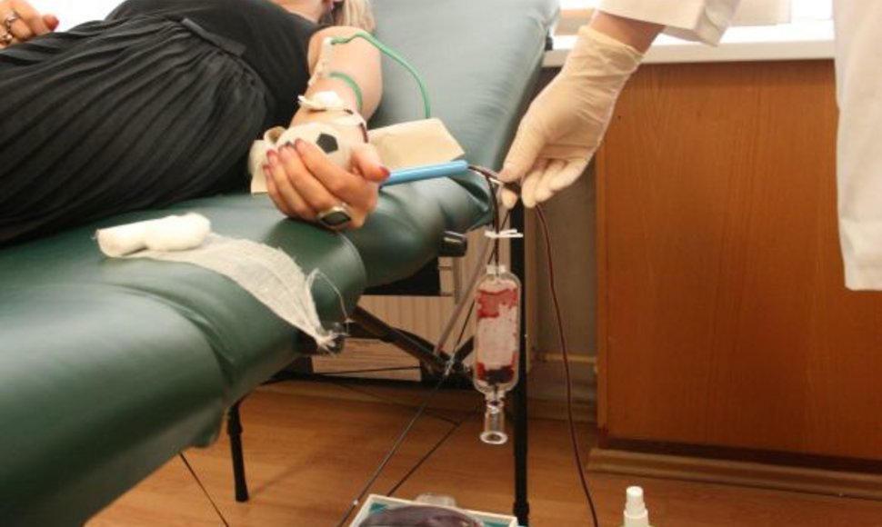  „Kraujo donorystės centro“ darbuotojai jau daugiau kaip du mėnesius dirba už dyką.