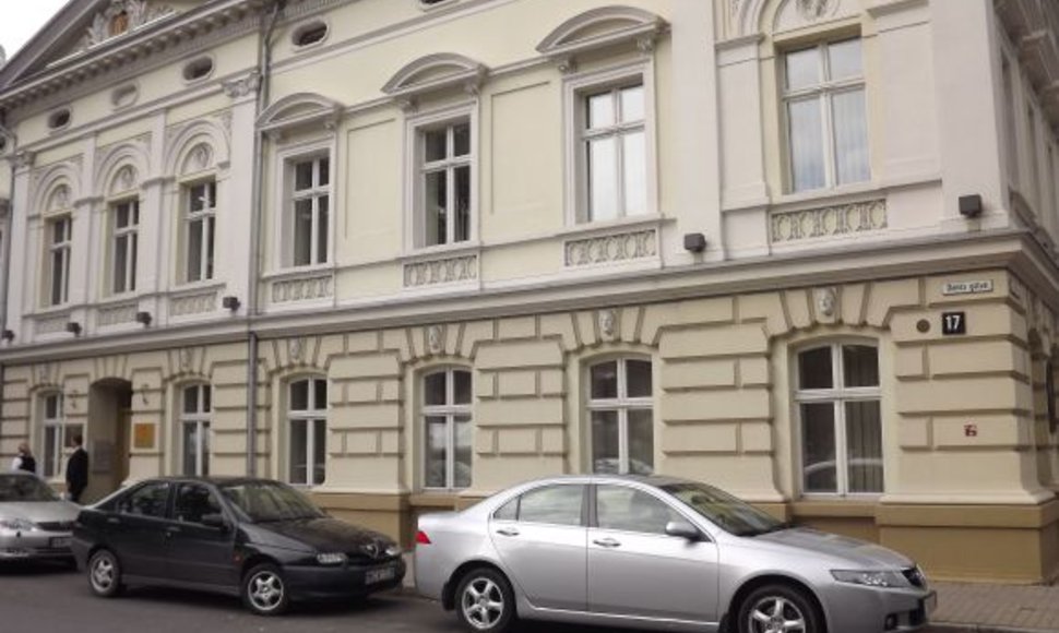 Oficialią Klaipėdos regiono plėtros tarybos salę Danės gatvėje politikai iškeitė į privačias sodybas. 