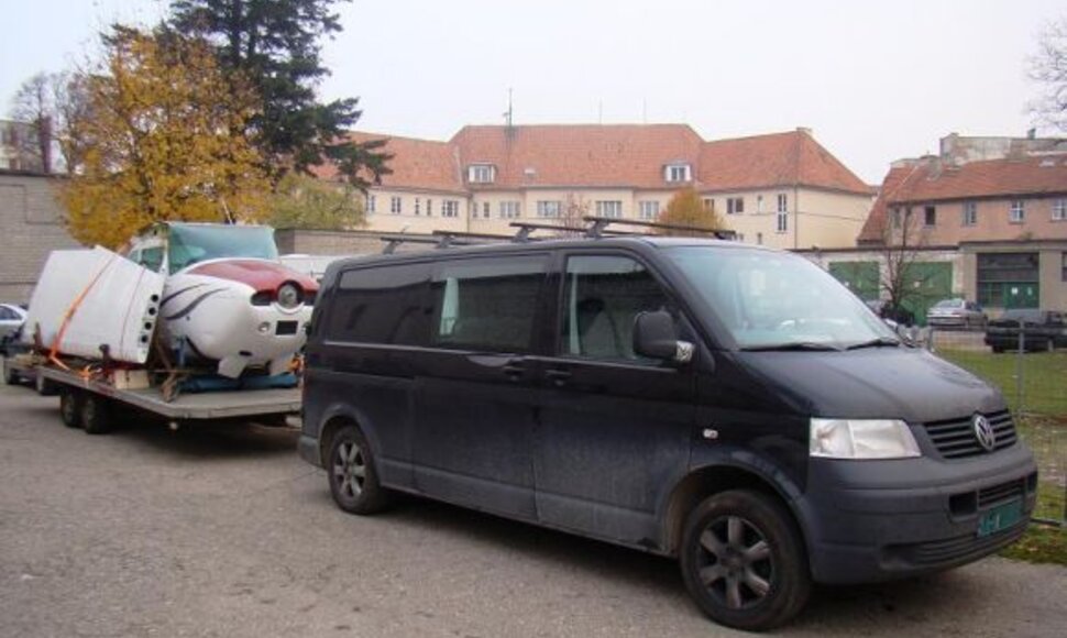Norvegas mikroautobuse gabeno sklandytuvą, kuris dabar saugomas pasieniečių.