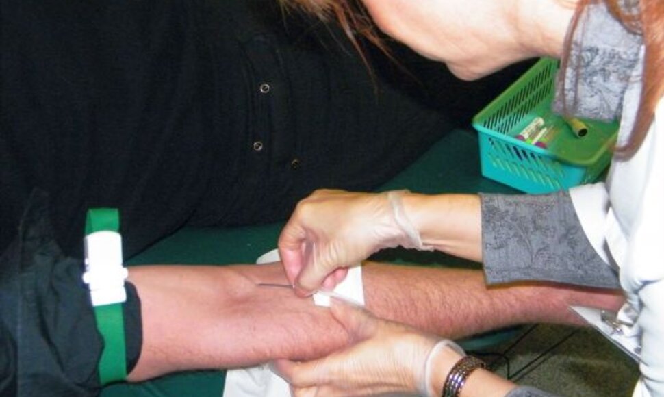 Daugelį donorų atbaidęs skandalas dėl nekokybiško kraujo nesulaukia atomazgos.