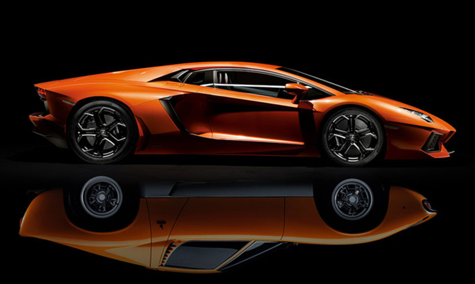 „Lamborghini Aventador“ ir „Lamborghini Miura“
