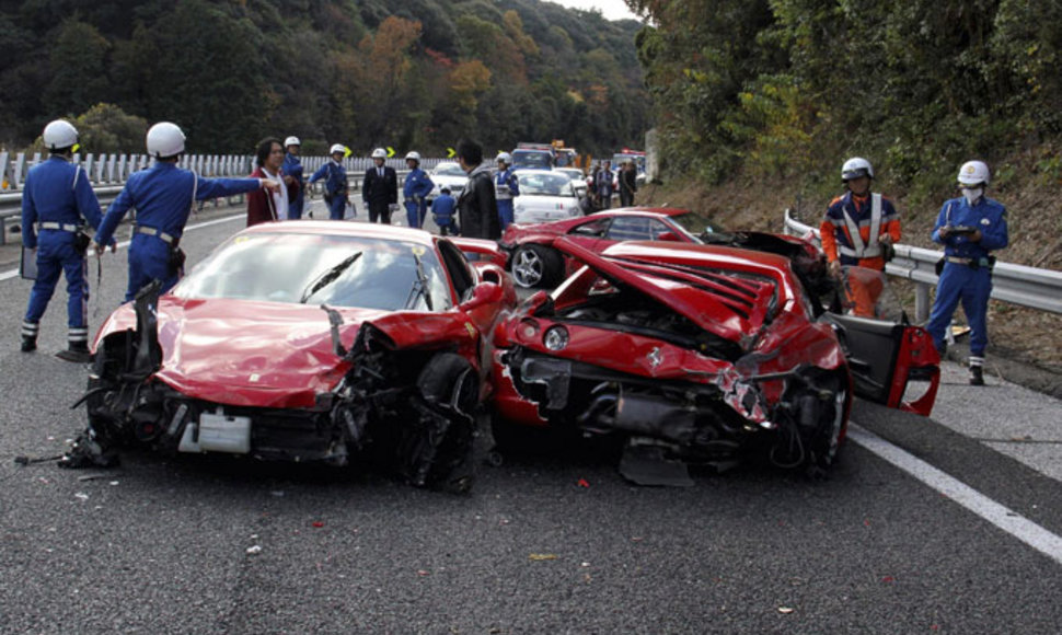 Sudaužyti „Ferrari“ automobiliai