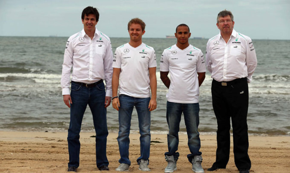 Iš kairės: Totto Wolfas, Nico Rosbergas, Lewisas Hamiltonas, Rossas Brawnas