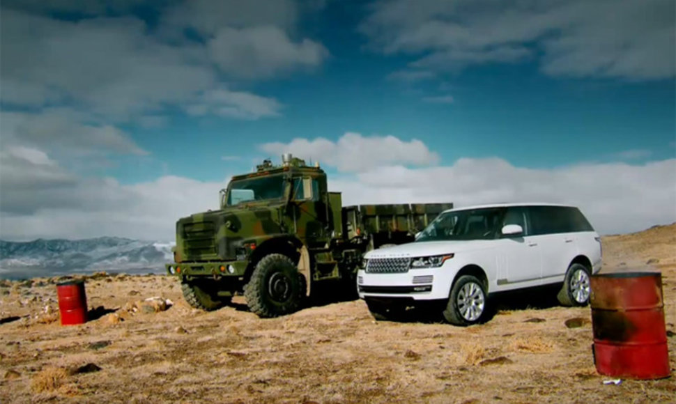 „Range Rover“ lenktynės prieš autonominiu būdu valdomą sunkvežimį