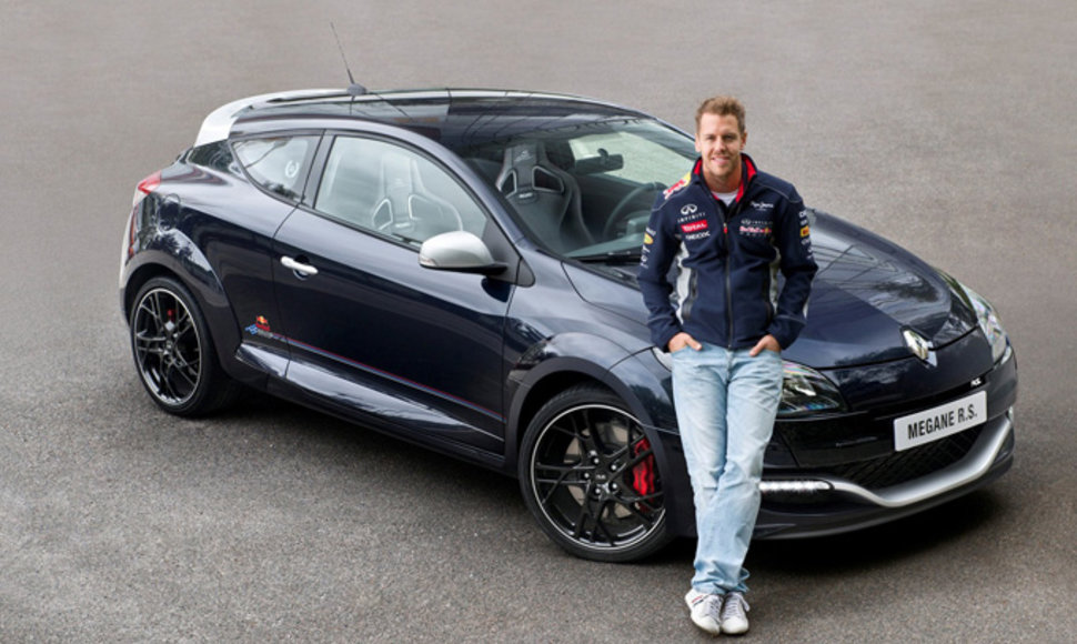 Sebastianas Vettelis ir „Renault Megane Red Bull Racing RB8“