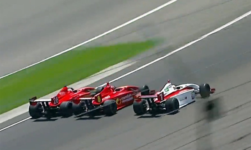 „Indycar“ bolidai artėja link finišo