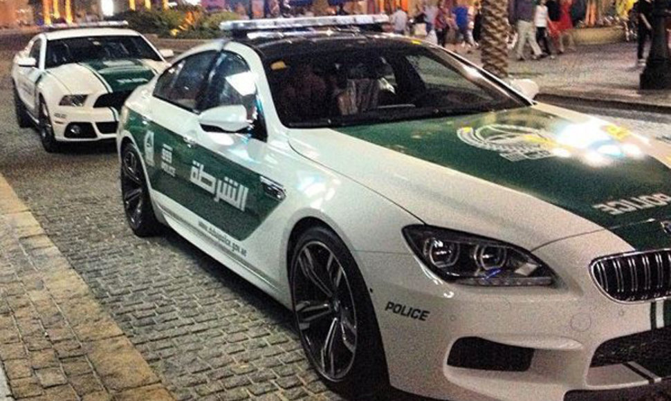 Dubajaus policijos automobiliai
