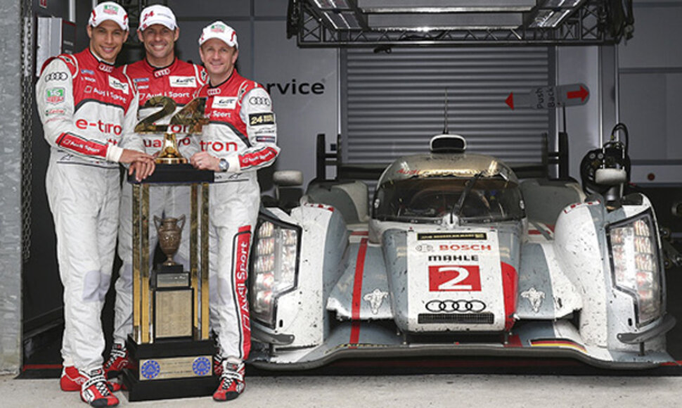 Le Mano 24 valandų lenktynių nugalėtojų ekipažas su „Audi R18 e-tron quattro“
