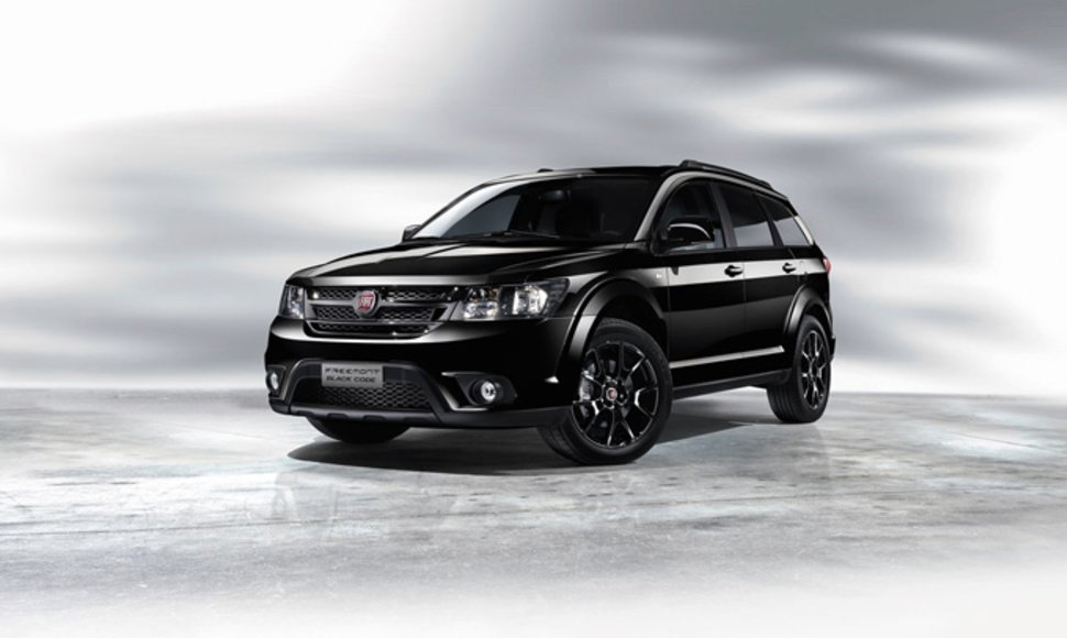 „Fiat Freemont Black Code“