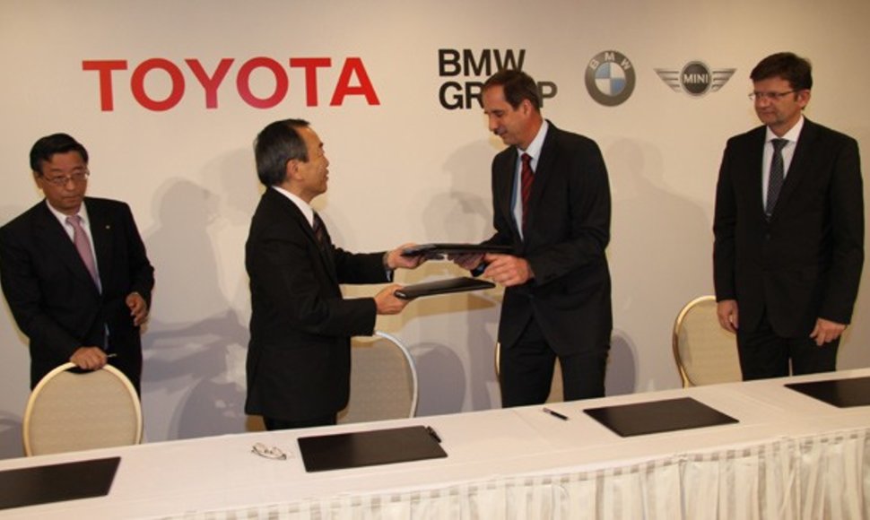 BMW ir „Toyota“ kurs ličio jonų bateriją