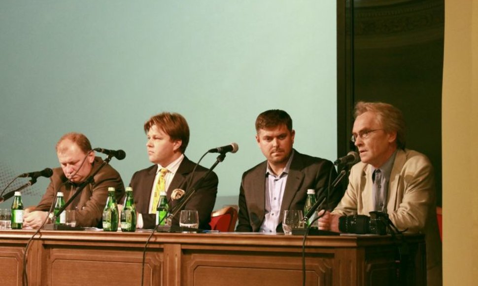Diskusijos dalyviai (iš kairės į dešinę): D.Pūras, M.Adomėnas, I.Laursas, R.Tamošaitis