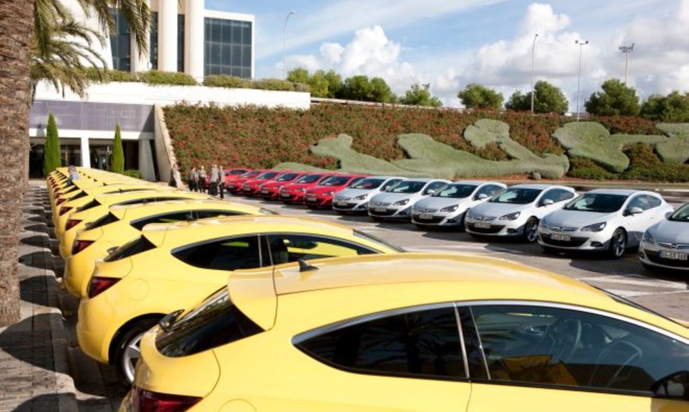 „Opel Astra GTC“ bandomieji važiavimai Maljorkoje
