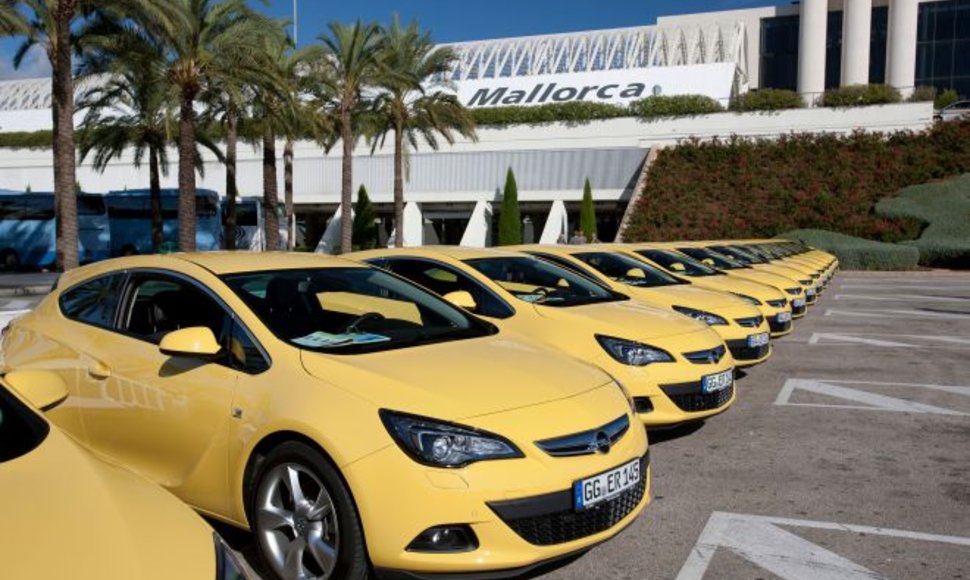 „Opel Astra GTC“ bandomieji važiavimai Maljorkoje