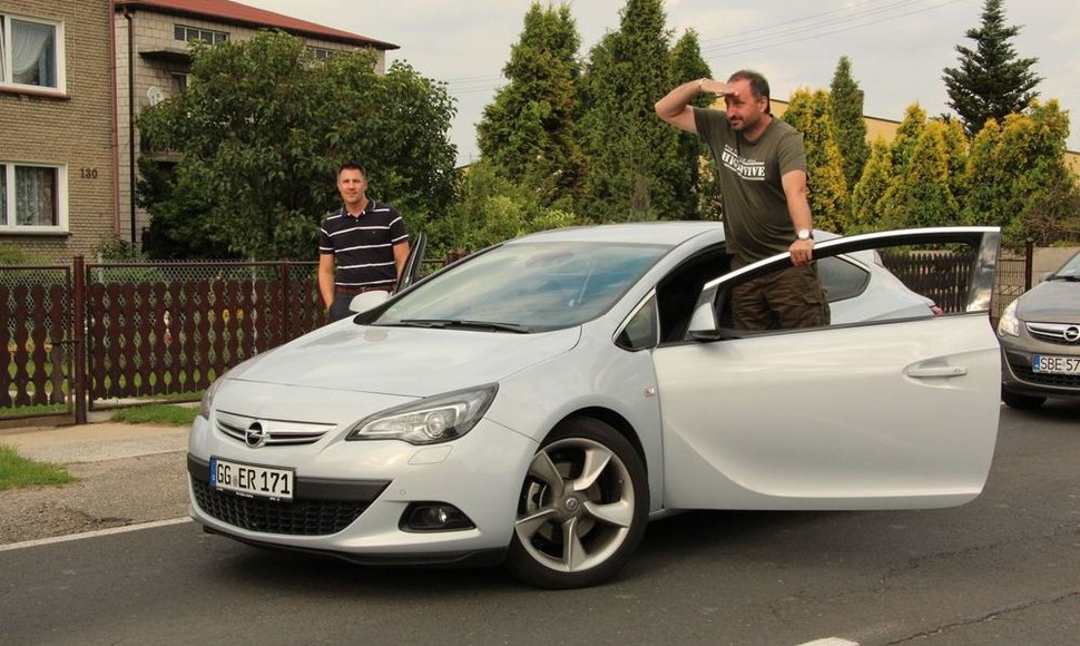 Į kelionę leidomės su dyzeliniu „Opel Astra GTC“