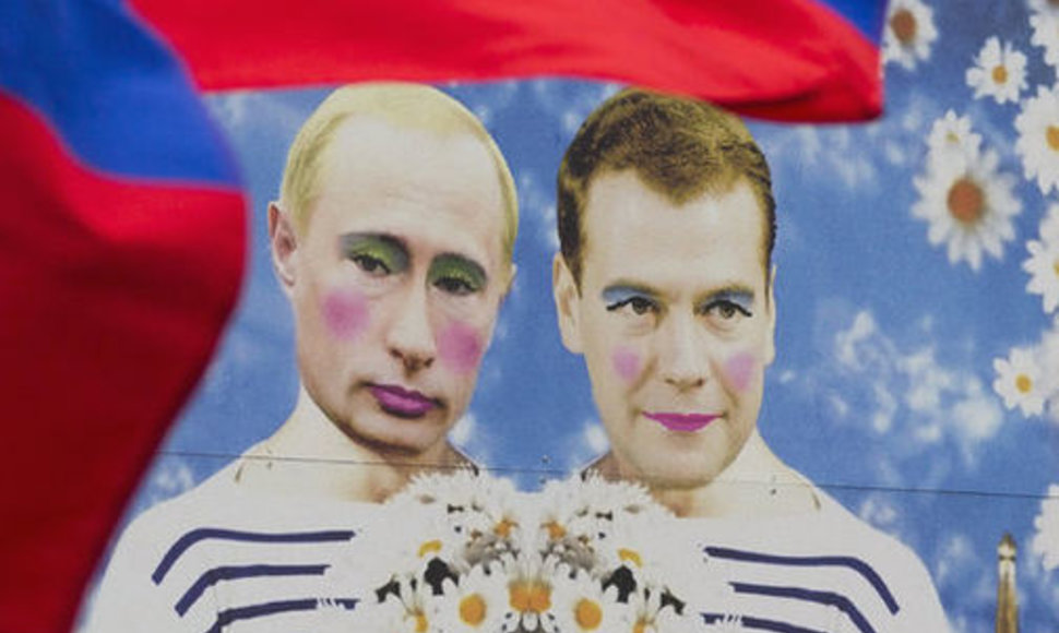 Несколько плакатов на берлинском гей-параде были посвящены гомофобии в России
