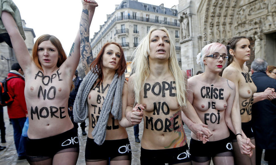 Активистки Femen