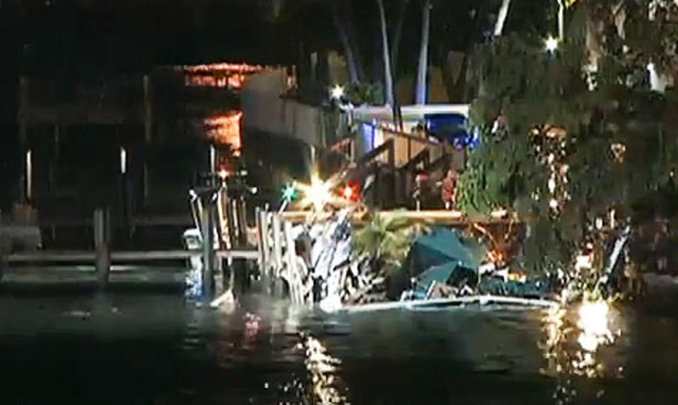 В Майами рухнул в воду ресторан с посетителями