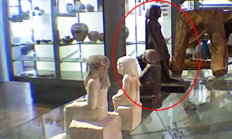 В музее стала двигаться статуя древнеегипетского бога