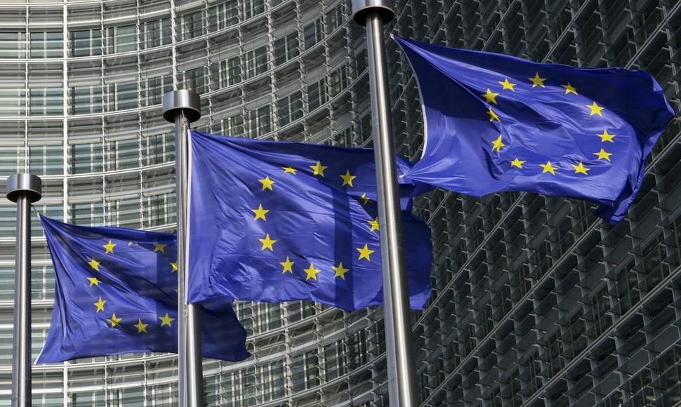 Флаги Евросоюза у штаб-квартиры Еврокомиссии.