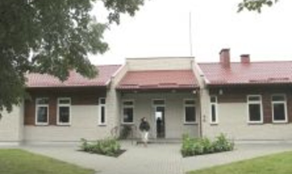 Prieš 6metus atstatyta už 2mln.Lt Šakviečio mokykla uždaroma.Daivos Sitnikienės nuotr.