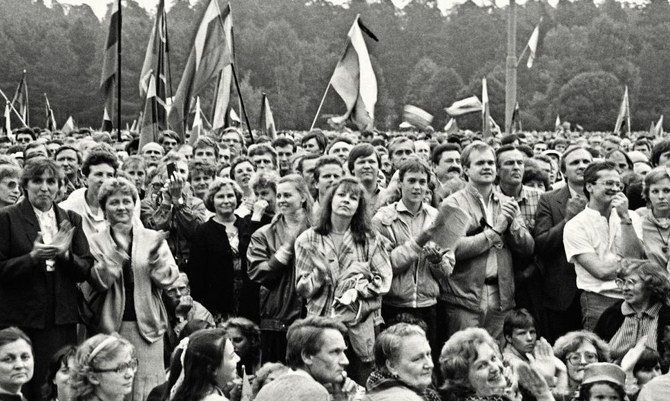 1988 m. rugpjūčio 23-oji, Sąjūdžio mitingas. Leonardo Skirpsto nuotr.