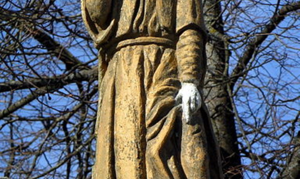 Šv. Roko skulptūra ant Viekšnių senųjų kapinių vartų