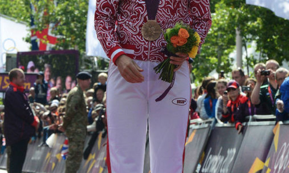 Ольга Забелинская с бронзовой медалью Олимпиады.