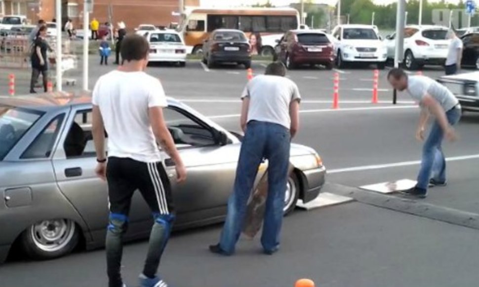 Российский автотюнинг против лежачего полицейского