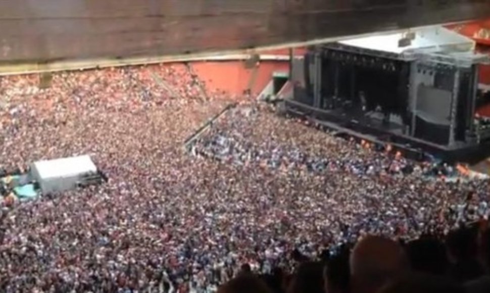 60 тысяч человек на стадионе исполнили хит Queen
