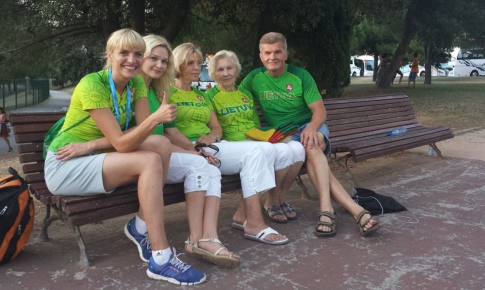 Vlada Musvydaitė su Rūtos Meilutytės šeima