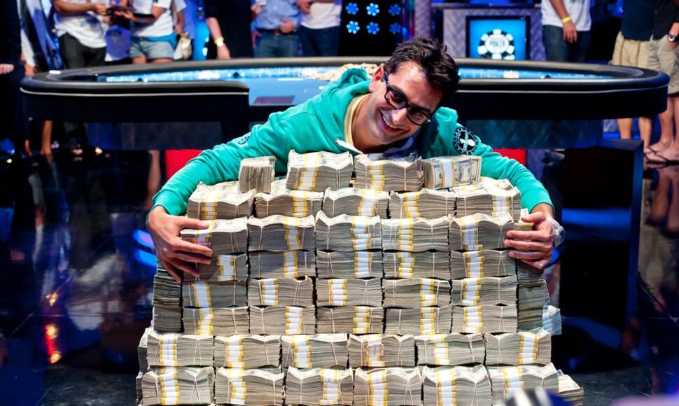 wsop.com nuotr. / Antonio Esfandiari triumfo akimirka