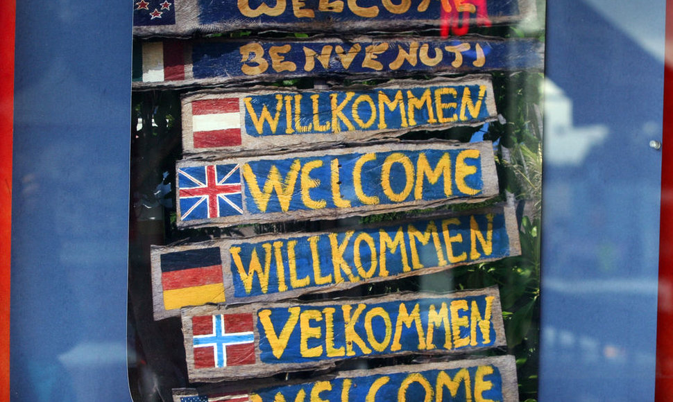 užrašas "welcome" įvairiomis kalbomis