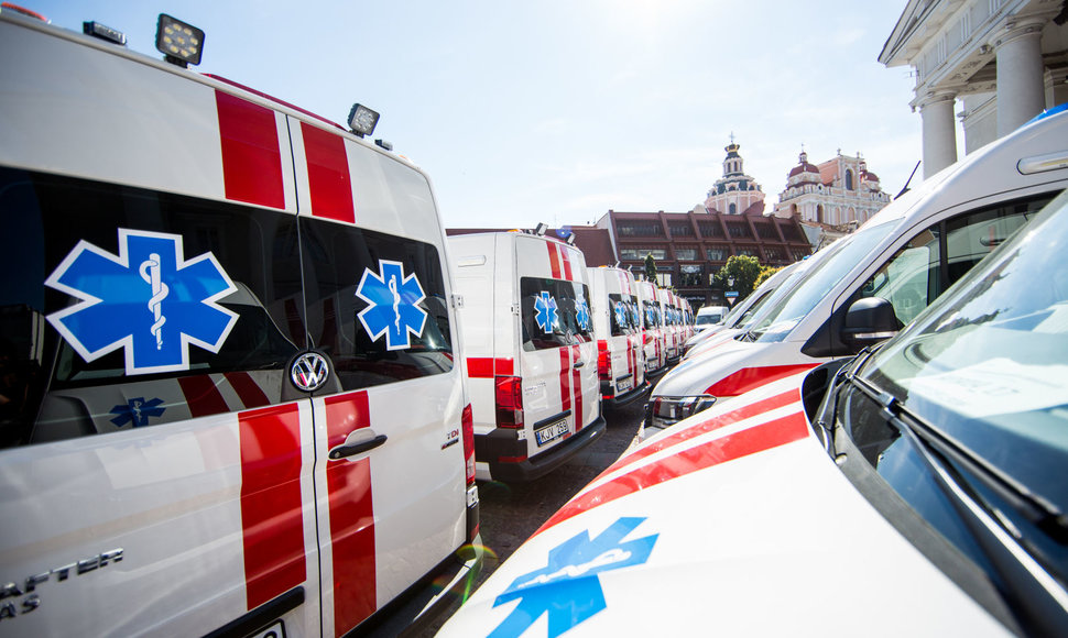 Naujų greitosios medicinos pagalbos automobilių perdavimas