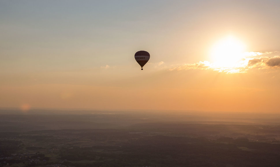 Vakarinis skrydis oro balionu virš Vilniaus
