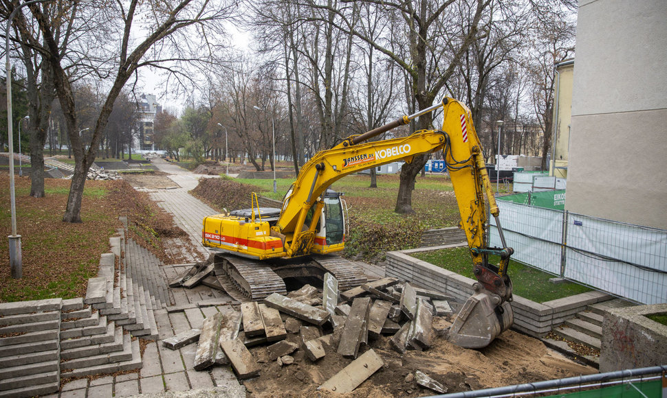 Reformatų skvere pradėti griovimo darbai