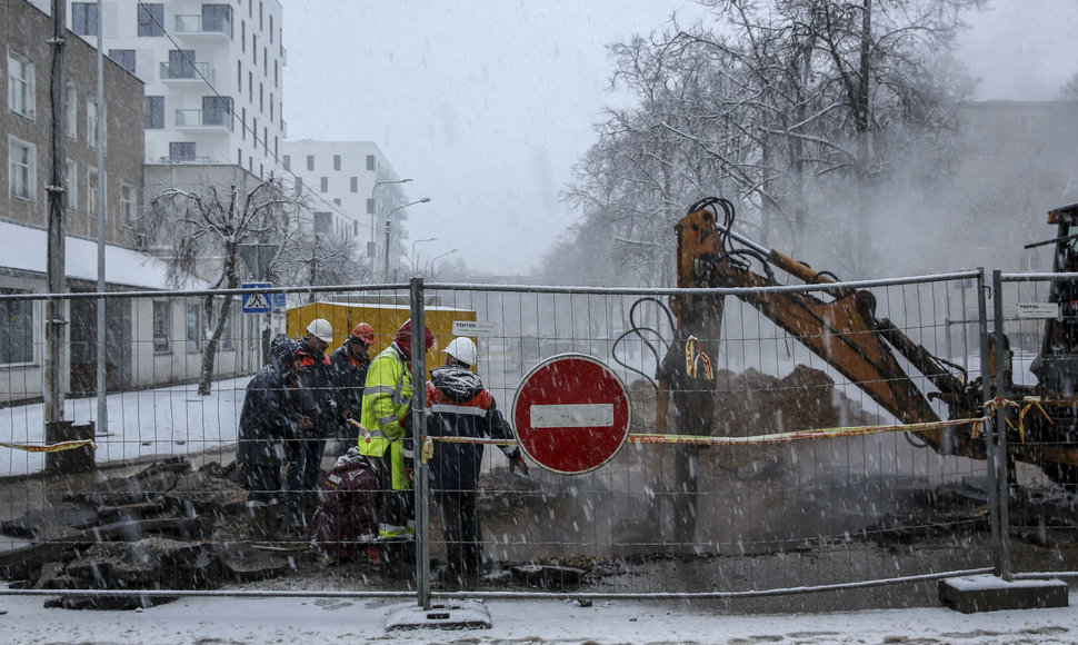 Šilumos trasos avarija Naujamiestyje