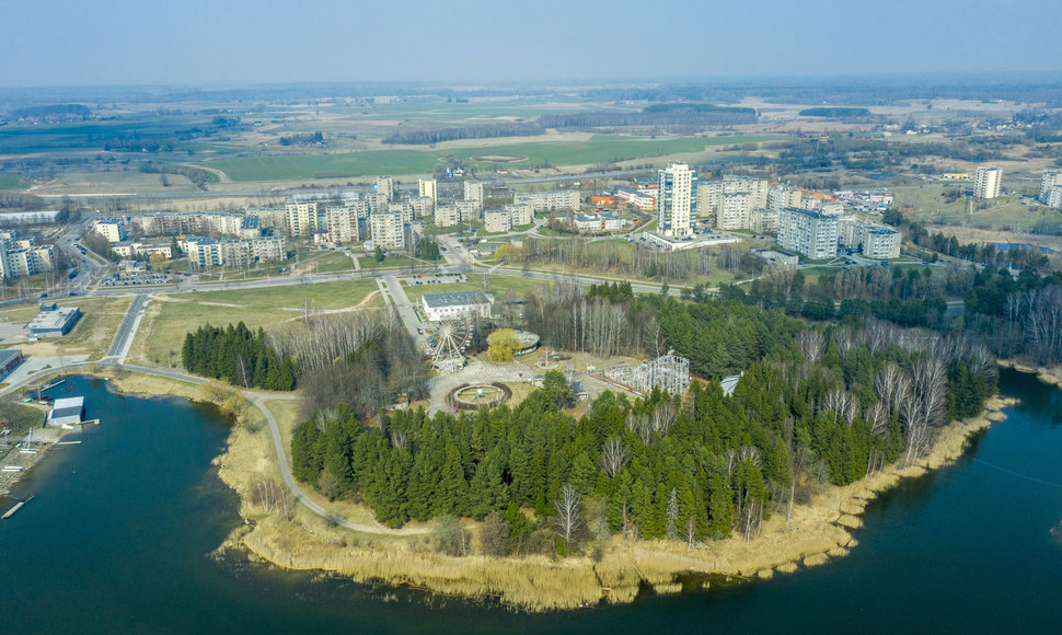 Parko ir gyvenvietės panorama