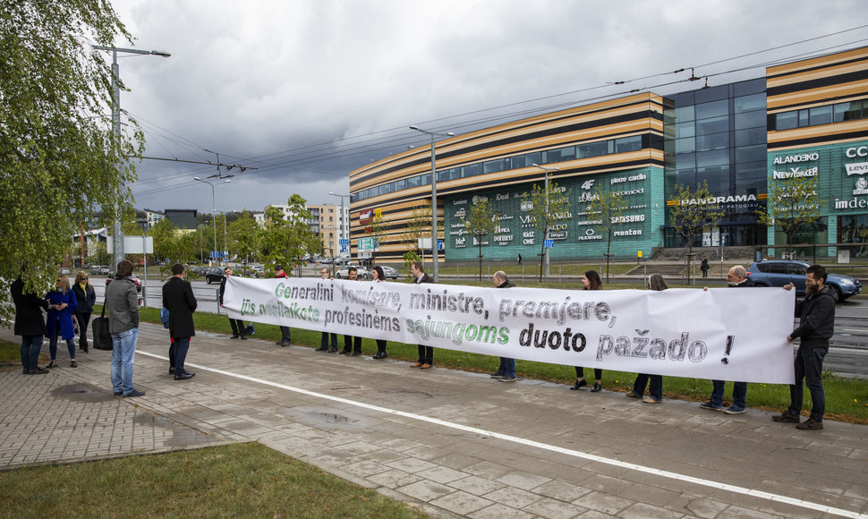 Pareigūnų profsąjungų piketas priešais Policijos departamento pastatą