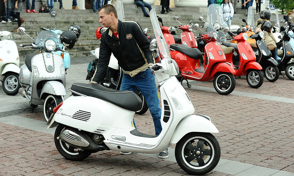 Motorolerių savininkų susibūrimas