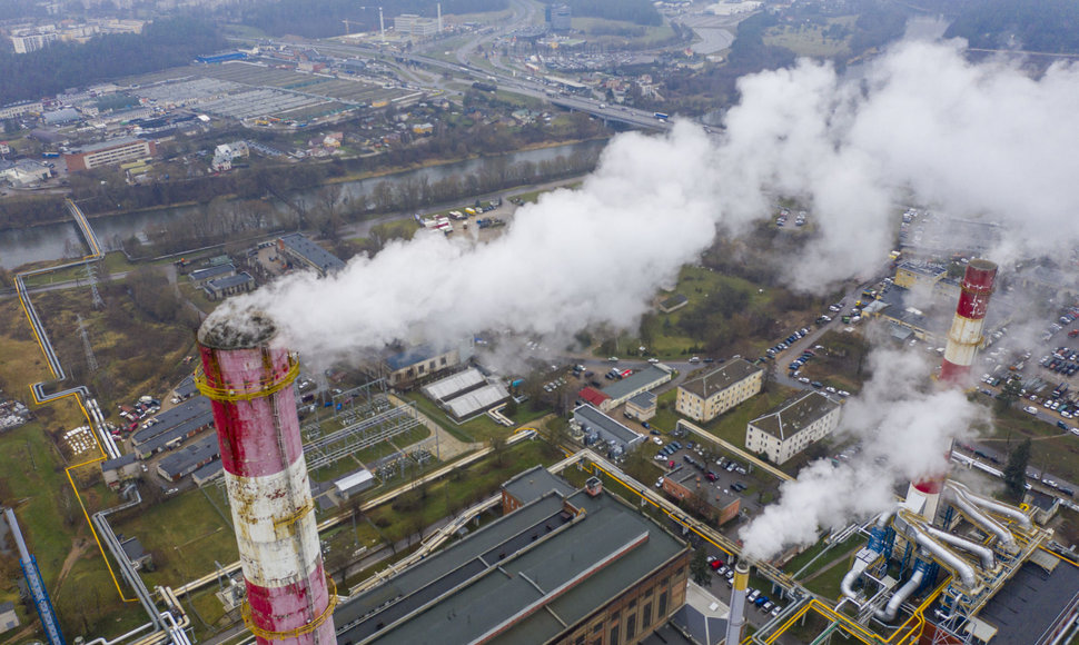 Vilniaus antroji termofikacinė elektrinė. Iš kaminų rūksta dūmai