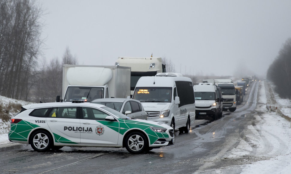 Tragedija Vilniaus rajone: per avariją žuvo trys jauni žmonės