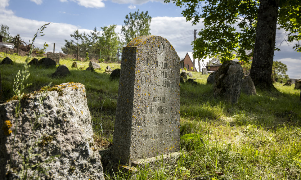 Kapai Keturiasdešimties Totorių kaimo totorių kapinėse