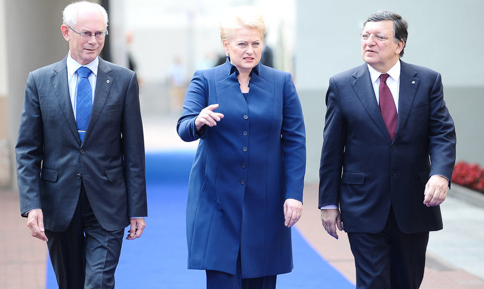 Europos Vadovų Tarybos pirmininkas Hermanas van Rompuy (kairėje), Lietuvos prezidentė Dalia Grybauskaitė ir Europos Komisijos pirmininkas Jose Manuelis Barrosas