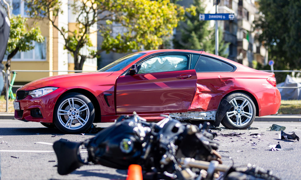 Motociklo ir BMW avarija Žirmūnų gatvėje