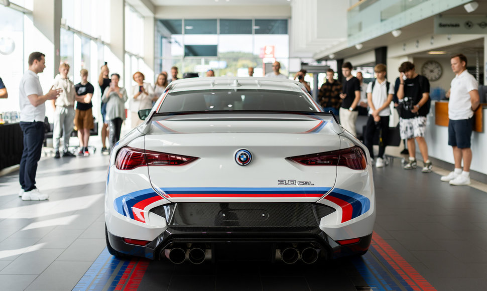 Pristatytas brangiausias BMW automobilis, skirtas įprastiems keliams – naujasis „BMW 3.0 CSL“